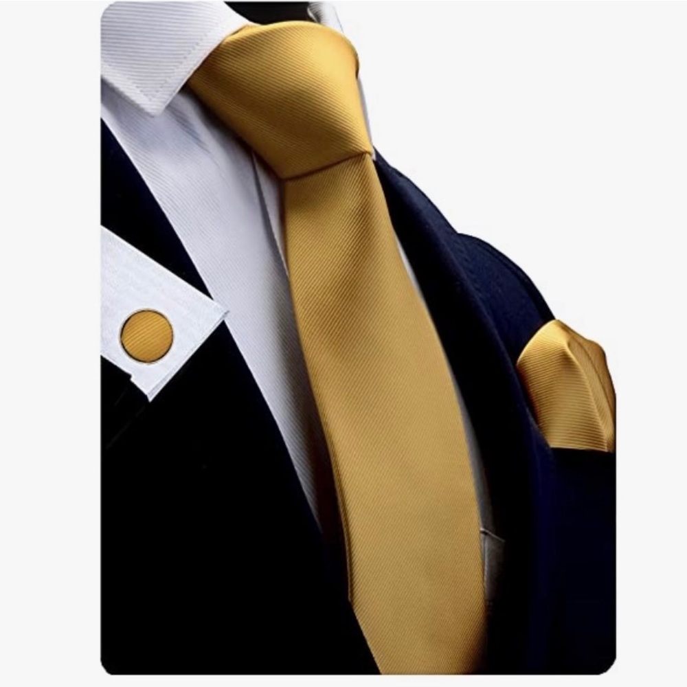 New in box Gold neck tie 3 piece set